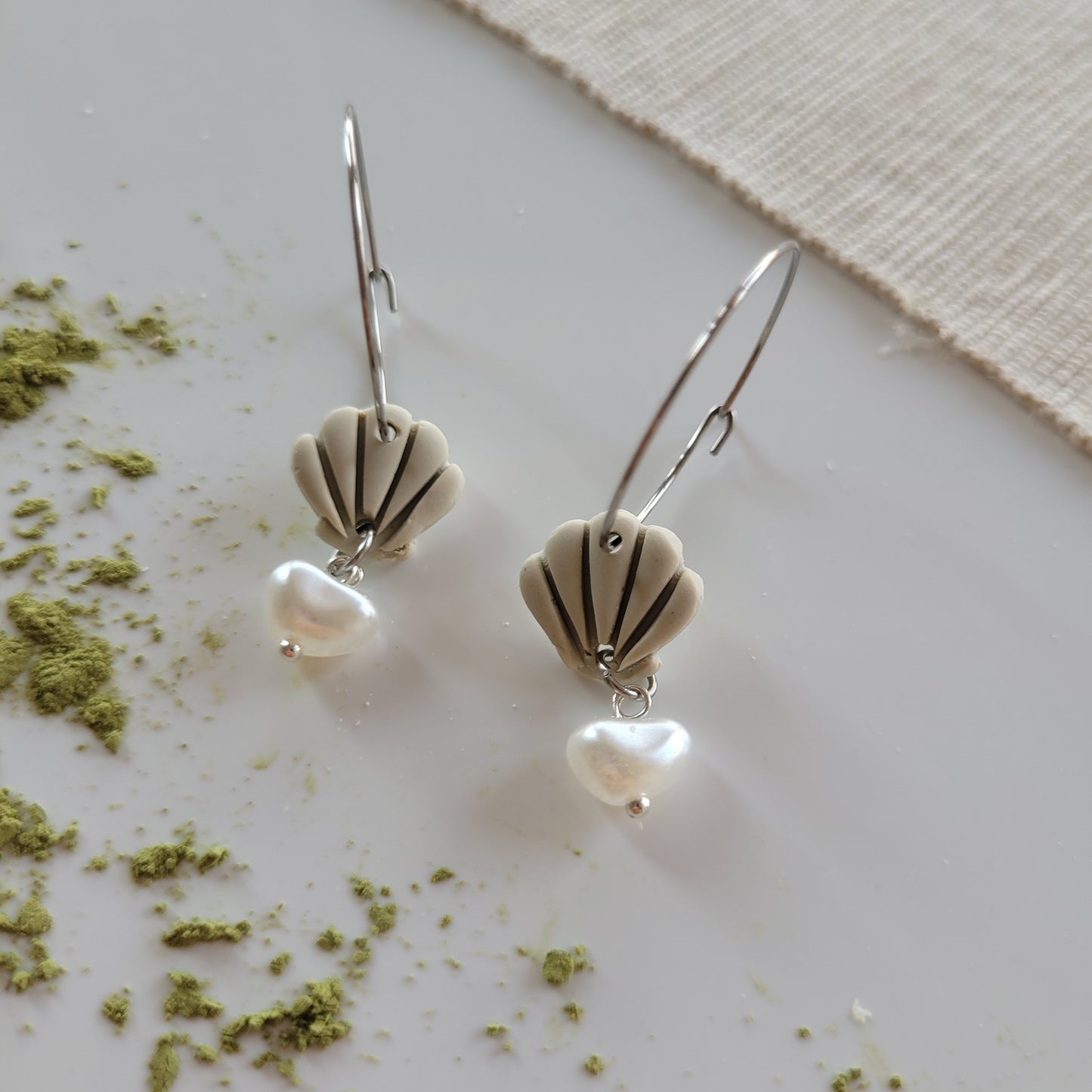 Малки мидички с перла