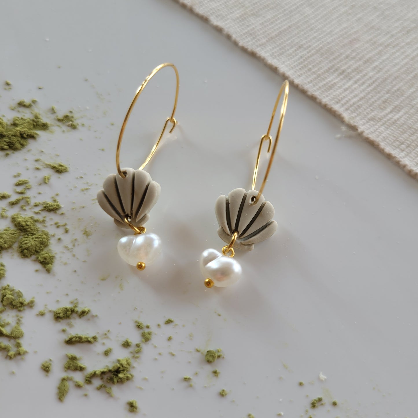 Малки мидички с перла